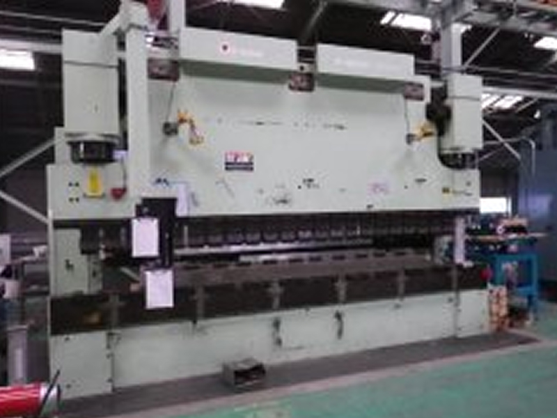 プレスブレーキ 300t×5m